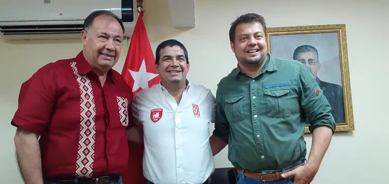El vicepresidente Hugo Velázquez acompañado por el senador Juan Afara y el diputado Nacional Colym Soroka.