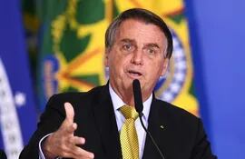 Brazilian President Jair Bolsonaro speaks during the launching ceremony of a new registry of professional fishermen, at Planalto Palace in Brasilia on June 29, 2021. - The Brazilian government announced the suspension of the contract to purchase 20 million doses of the Indian-made vaccine Covaxin. Covaxin's contract became the target of the COVID-19's Parliamentary Inquiry Committee in the Senate and the Federal Public Ministry after a health ministry's server denounced "unusual pressure" for accelerating the purchase of the vaccine. (Photo by EVARISTO SA / AFP)