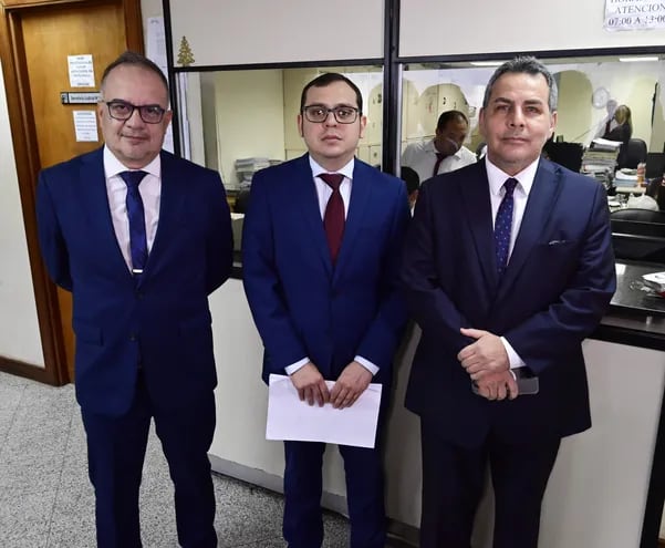 Fotografía de archivo: abogados Jorge Rolón Luna, Carlos Trapani y Alfredo Enrique Kronawetter.