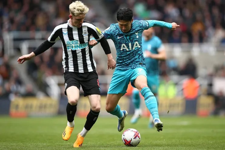 Newcastle goleó al Tottenham en la vuelta de Almirón