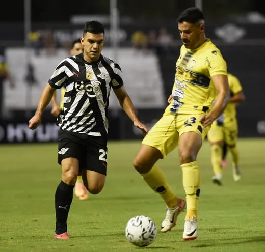 Libertad derrotó a Sportivo Trinidense y sigue líder e invicto del torneo Apertura
