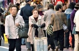 muchos-ancianos-pocos-recien-nacidos-es-la-tendencia-en-japon-foto-elsilenciero-com-201950000000-1030929.jpg