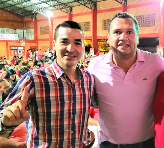 El abogado "hurrero" José Antonio "Joselo" Ocampos en campaña con su "jefe", el diputado y candidato a senador Derlis Maidana (ANR, HC).