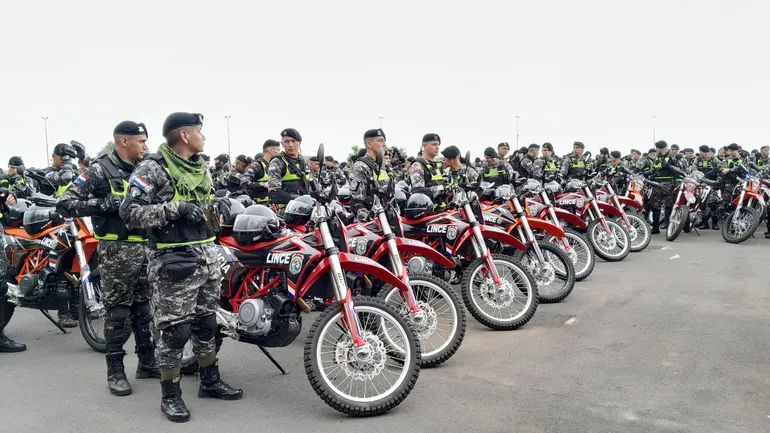 Las motos KTM que se entregó al Grupo Lince a través de una donación de Taiwán.