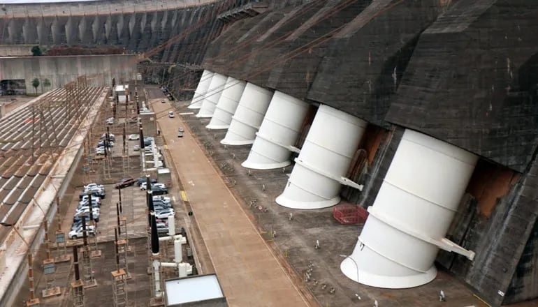 Vista parcial de la central hidroeléctrica paraguayo/brasileña Itaipú.