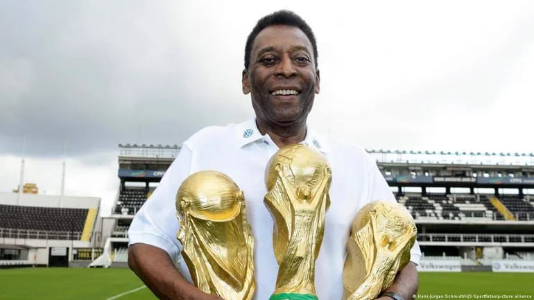 Pelé, el único futbolista en ganar tres Copas del Mundo.