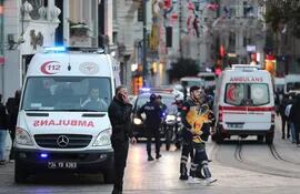 Una explosión en la céntrica calle Istiklal de Estambul ha causado cuatro muertos y 38 heridos, informaron este domingo las autoridades turcas, sin especificar las causas de la deflagración.