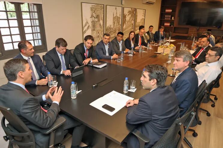 Reunión del Poder Ejecutivo, sobre el tema exportación de banana  a la Argentina.