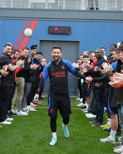 Leo Messi fue homenajeado por sus compañeros, staff y personal del Centro de Entrenamiento