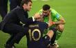 La oposición francesa criticó duramente el lunes el consuelo de Emmanuel Macron a Kylian Mbappé después de la final de la Copa del Mundo perdida contra Argentina, en Catar.