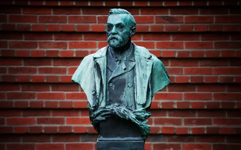 Busto del químico sueco Alfred Bernhard Nobel, creador de los premios anuales que llevan su nombre.