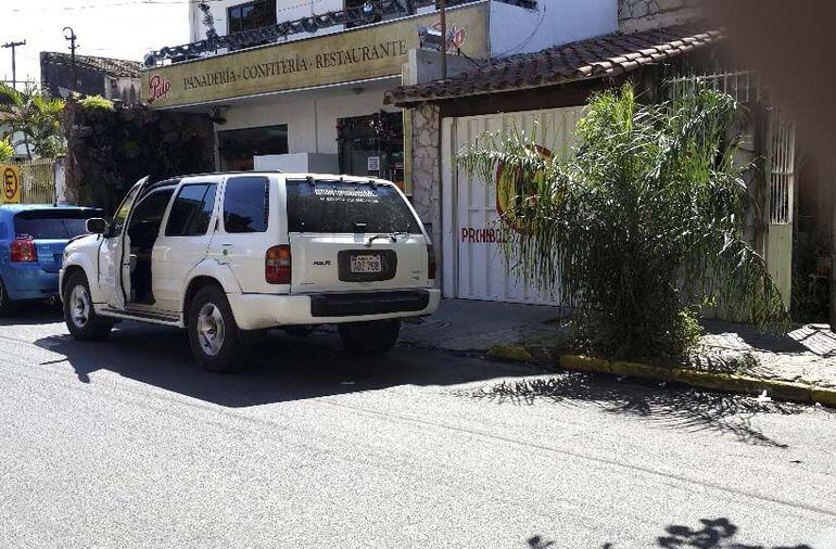 Quejas por vehículos que obstruyen garaje - Ciudadano digital - ABC Color