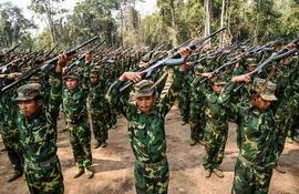 Miembros del rebelde Ejército de Liberación Nacional Ta’ang entrenan en un campamento en el estado de Shan, Birmania, en marzo de este año.