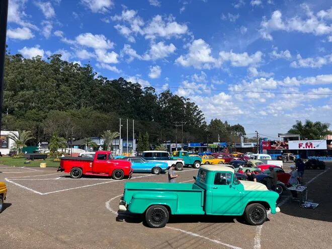 El encuentro de vehículos clásicos sigue hasta mañana, en la ciudad de Santa Rita.