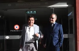 El senador Pedro Santa Cruz junto al abogado Jorge Rolón Luna.