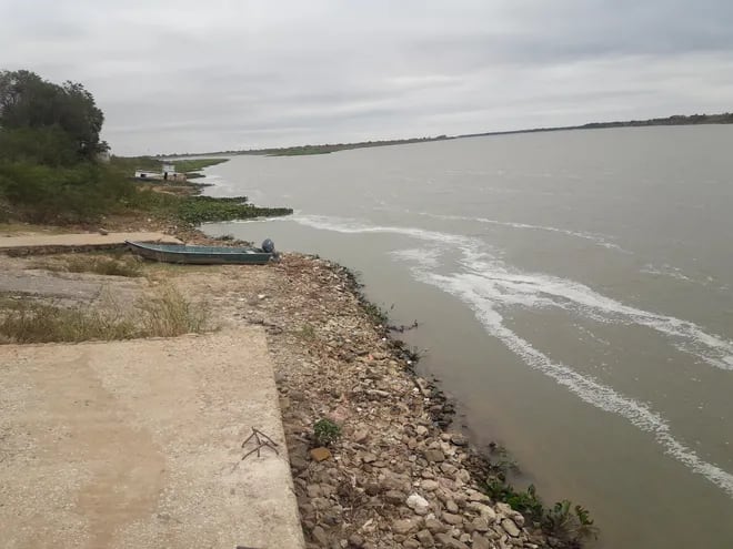 La altura del río Paraguay frente al puerto de Fuerte Olimpo es de 2,58 metros, es decir 3 metros menos de lo considerado como normal para la época.