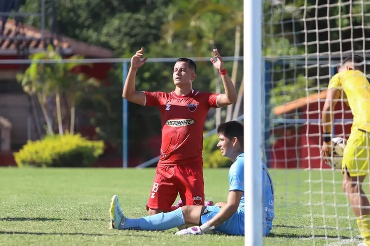 El festejo del atacante Carlos Díaz, autor del único gol del partido. (Foto: Fernando de la Mora)