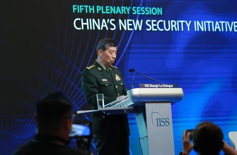 El Consejero de Estado y Ministro de Defensa Nacional de China, el general Li Shangfu, en la sesión plenaria del Diálogo de Shangri-la en Singapur.