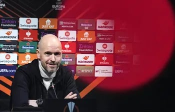 El entrenador del Manchester United, Erik ten Hag, ofrece una rueda de prensa este miércoles en el estadio Spotify Camp Nou, en Barcelona, en la víspera de dieciseisavos de final de la UEFA Liga Europa ante el FC Barcelona.
