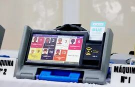 Una de las máquinas de votación, llamadas urnas electrónicas, a ser usadas en las elecciones municipales de 2021.