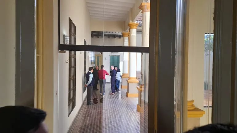 Reunión entre delegados del Vaticano con madre y abogado de Belén fue a puertas cerradas en el Centro de Estudios sobre Dignidad Humana y Prevención de Abusos, dependiente de la Universidad Católica.