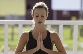 el-yoga-propone-una-rutina-de-ejercicios-y-meditacion-para-mejorar-la-vida--190908000000-406858.jpg