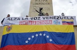 La oposición no acudió a las “elecciones legislativas” organizadas por el chavismo, que con todo el control del aparato estatal, apenas logró que la tercera parte de su padrón participara.