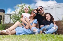 Hermosa familia. Jaime Zacher junto a su esposa Letizia Villagra y sus hijos Frida y Esteban.