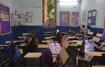 En la escuela General Díaz, niños del 4º Grado estudiarán apiñados en una pequeña en clase. Las mamás se quejaron.