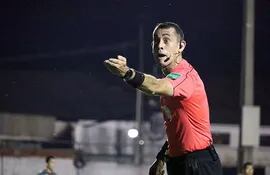 Juan Gabriel Benítez será el árbitro del partido entre Olimpia y Sortivo San Lorenzo.