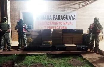 Las cajas de cigarrillos fueron llevadas hasta la base militar en Hernandarias.