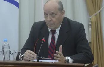 César Manuel Diésel, abogado que fue integrado a la terna.