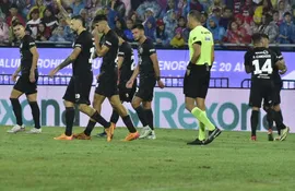 El argentino Lucas Pratto fue autor del primer gol de Olimpia en el superclásico del fútbol paraguayo contra Cerro Porteño en La Nueva Olla por la fecha 17 del torneo Apertura 2024.