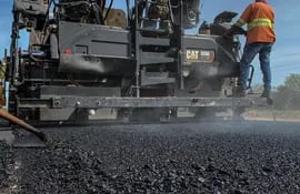 La mayoría de las rutas que se construyen en el país siguen siendo de pavimentos flexibles (asfalto). Ahora se proyectan obras con pavimentos de hormigón.
