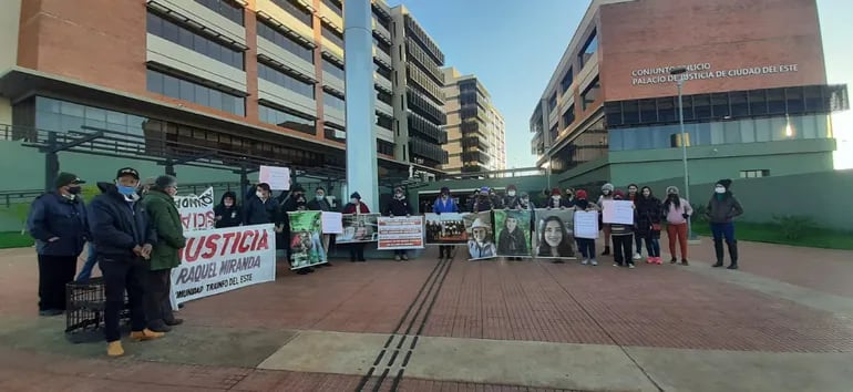 Familiares y amigos de la joven Raquel Miranda realizaron varias manifestaciones hasta llegar a la condena; sin embrago, la Cámara de Apelaciones decidió revocar la sentencia.