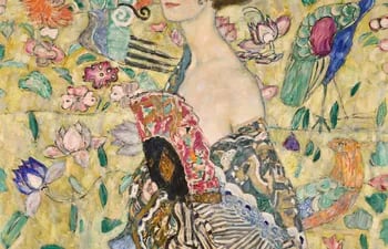 El retrato del pintor austríaco Gustav Klimt, "Dama con Abanico", se pondrá a subasta el 27 de junio por la casa de pujas Sotheby's en Londres que ha anunciado este martes que espera alcanzar por la obra la cifra de 65 millones de libras, es decir, 80 millones de euros.