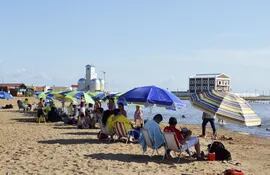 arranco-la-temporada-oficial-de-verano-en-las-playas-encarnacenas-233638000000-1530057.jpg