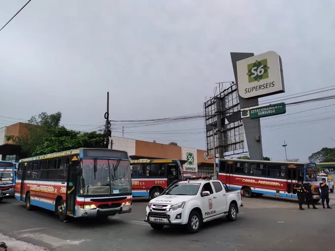 La Dinatran había cancelado la licencia a la Empresa de Transporte Ciudad de Paraguarí, pero sigue operando con una medida cautelar y un estudiante denunció formalmente que no le cobra medio pasaje, como estipula la ley del boleto estudiantil.