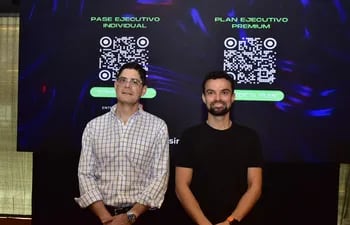 Luis Ernesto Ángulo y César Astigarraga presentaron "Exponential Paraguay Conference: Transformando mentes, creando futuro”.