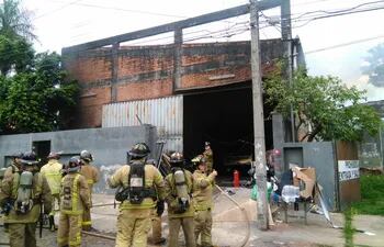 incendio-en-local-de-una-grafica-ubicada-en-el-barrio-jara-de-asuncion--194205000000-1404221.jpg