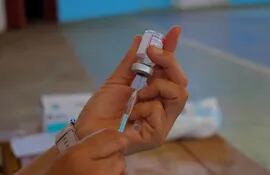 Salud analiza la compra de vacunas monodosis anticovid para el año que viene.