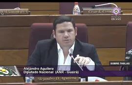 El diputado colorado, Alejandro Aguilera, durante la presentación de su proyecto de ley para aumentar la pena a quienes roban energía eléctrica.