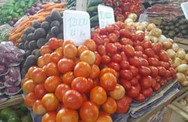 Aumentan precios de verduras en el Mercado de Abasto por escasez de productos nacionales.