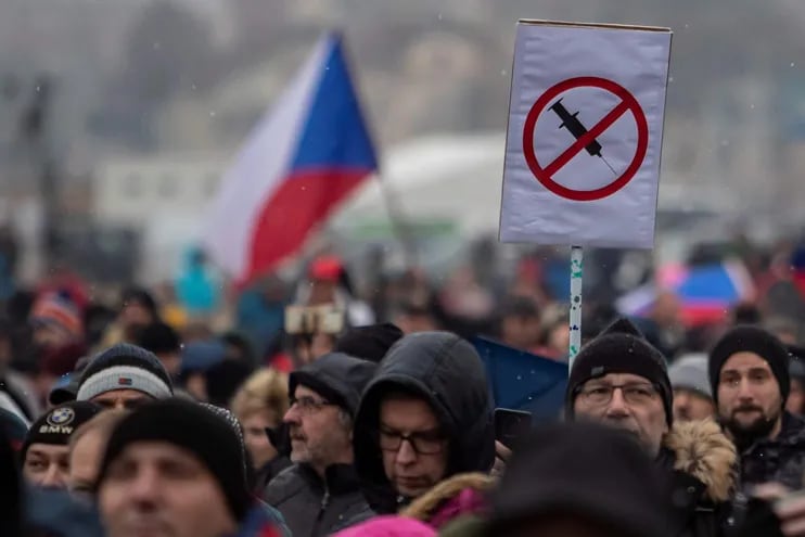 Manifestación en contra de la vacunación obligatoria en Praga, República Checa.