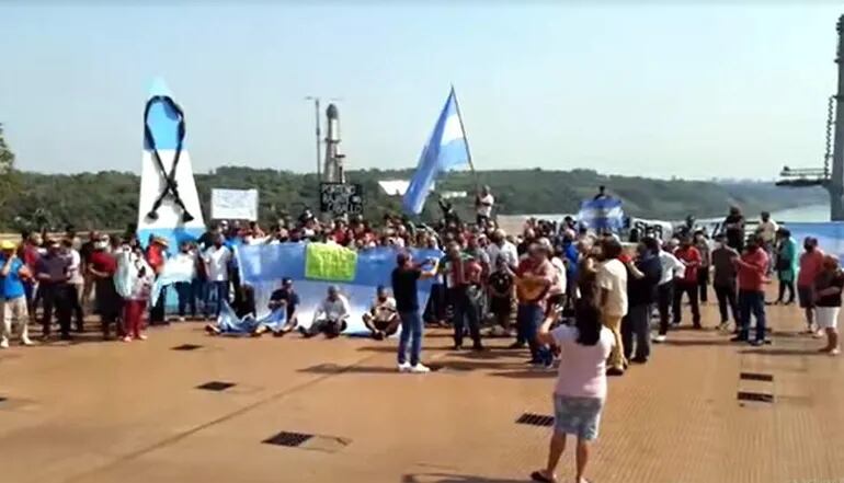 La manifestación fue realizada esta mañana en el Hito de las Tres Frontera, lado Puerto Iguazú.