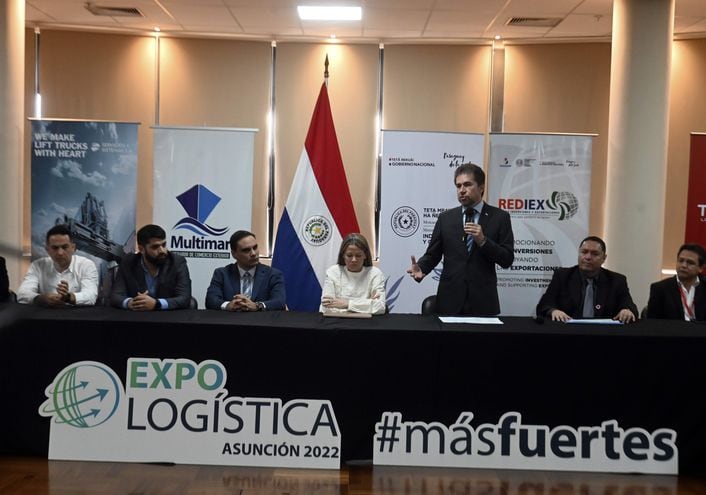 El ministro Luis Alberto Castiglioni destacó el desempeño de las empresas de la logística en la economía del país.