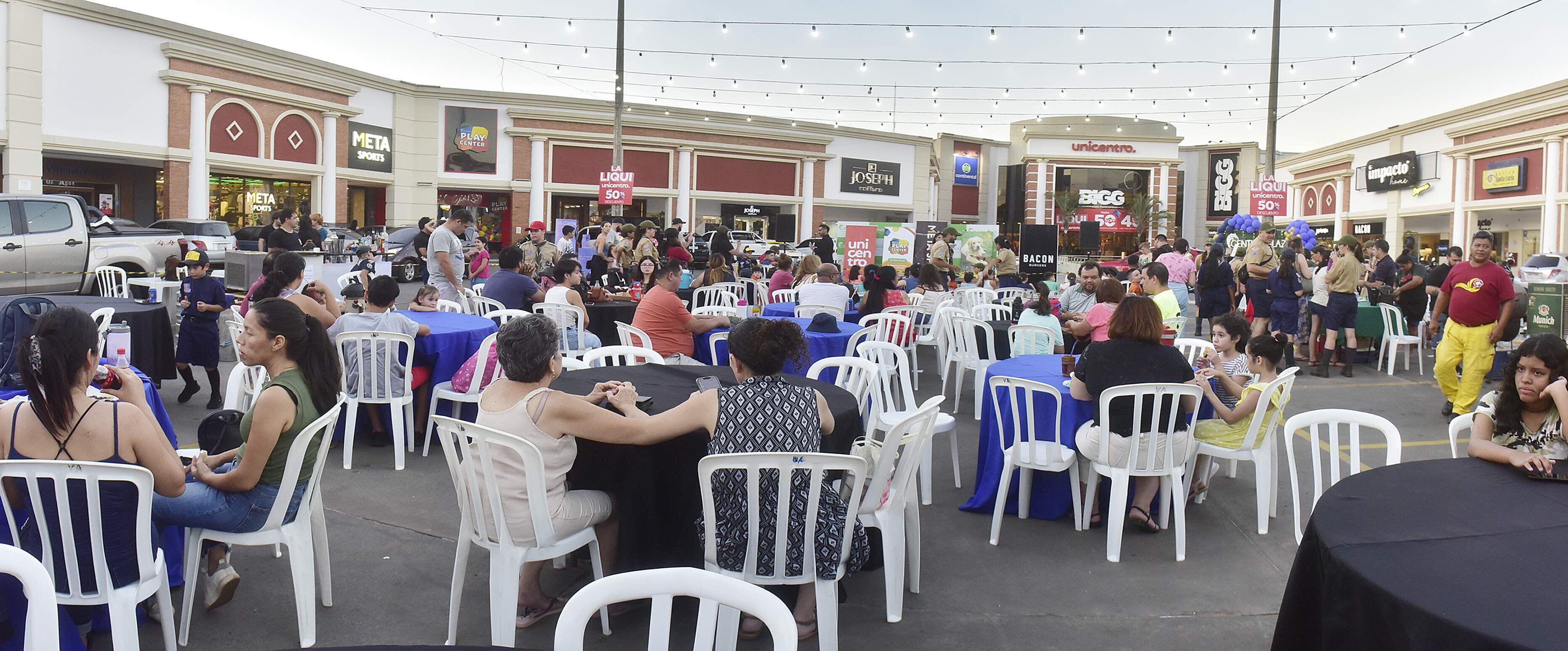 Los clientes compartieron un ameno festival que se organizó para celebrar los siete años del Shopping Century Plaza.