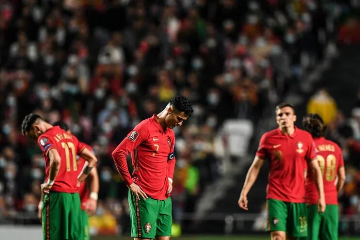 Portugal, selección de Cristiano Ronaldo (c), aún no tiene el lugar asegurado.