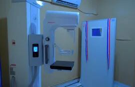 El nuevo y moderno equipo de mamografía habilitado en el Hospital Regional de Villarrica.