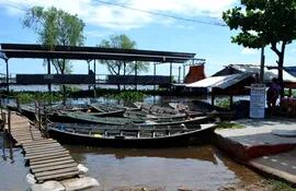 los-locales-de-venta-de-pescado-fueron-tomados-por-las-aguas-de-la-crecida-del-rio-paraguay--213017000000-1672346.jpg